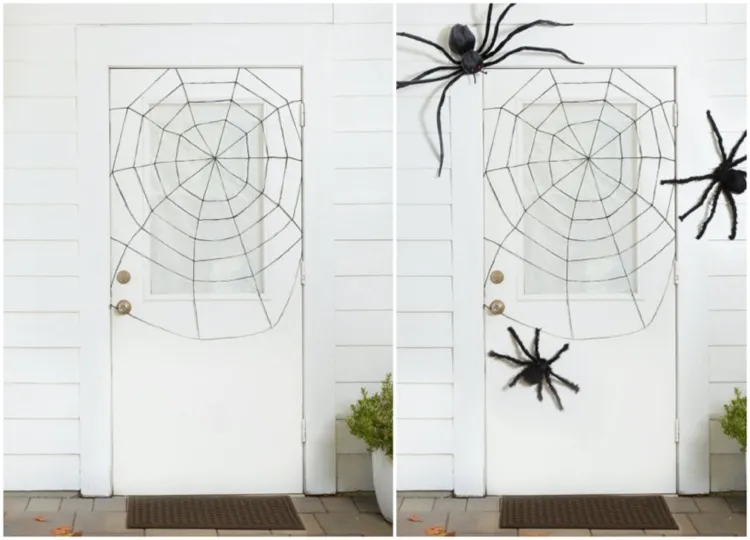 halloween haustür mit spinnen dekoriert