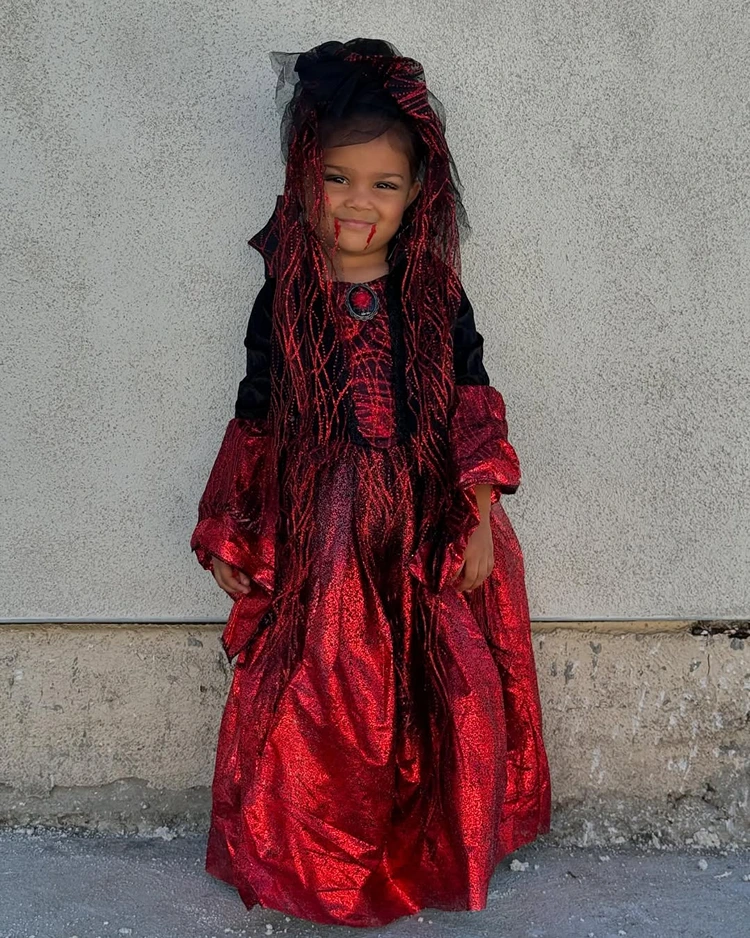 halloween vampir make up und kostpm mädchen