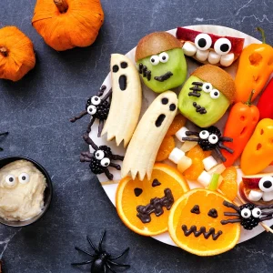 Obst und Gemüse zu Halloween kreativ schnitzen und schneiden als Monster, Geister und Spinnen