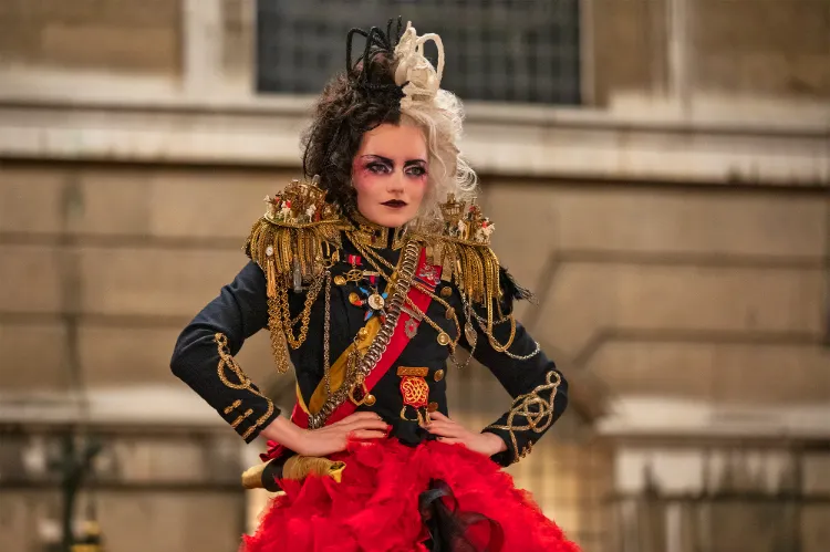 schnelle Halloween Frisuren für lange Haare Cruella de Vil Kostüm 2021