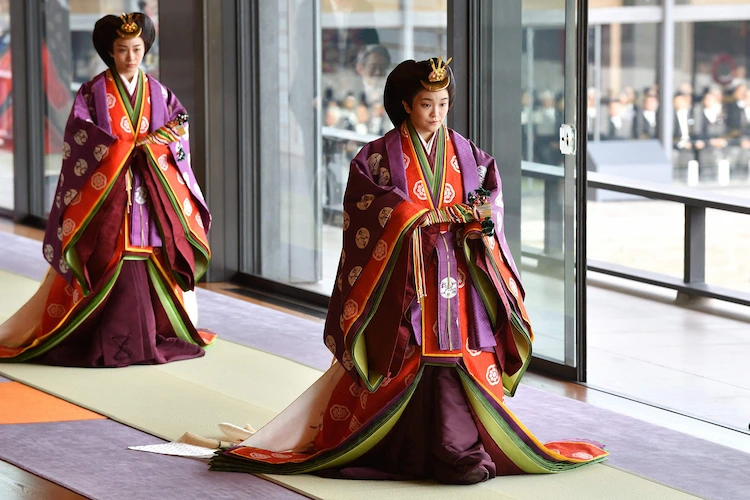 traditionelles japanisches ritual bei hochzeit in der keiserfamilie
