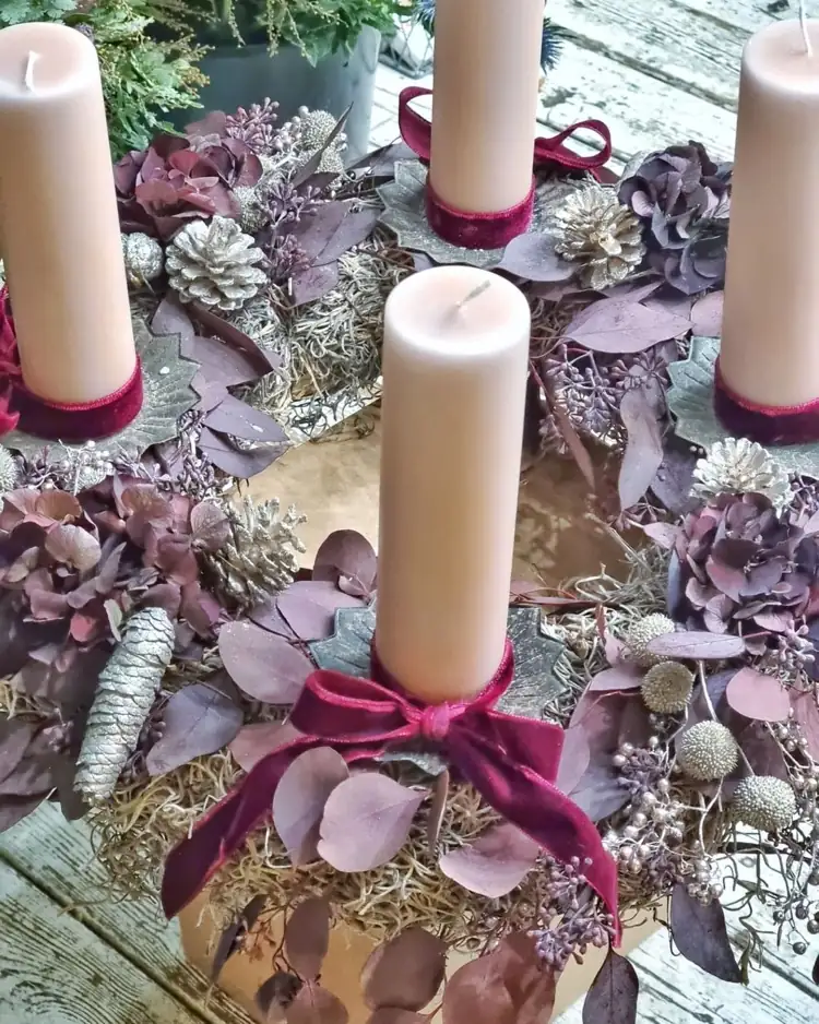 Adventskranz mit Trockenblumen selber machen Anleitung