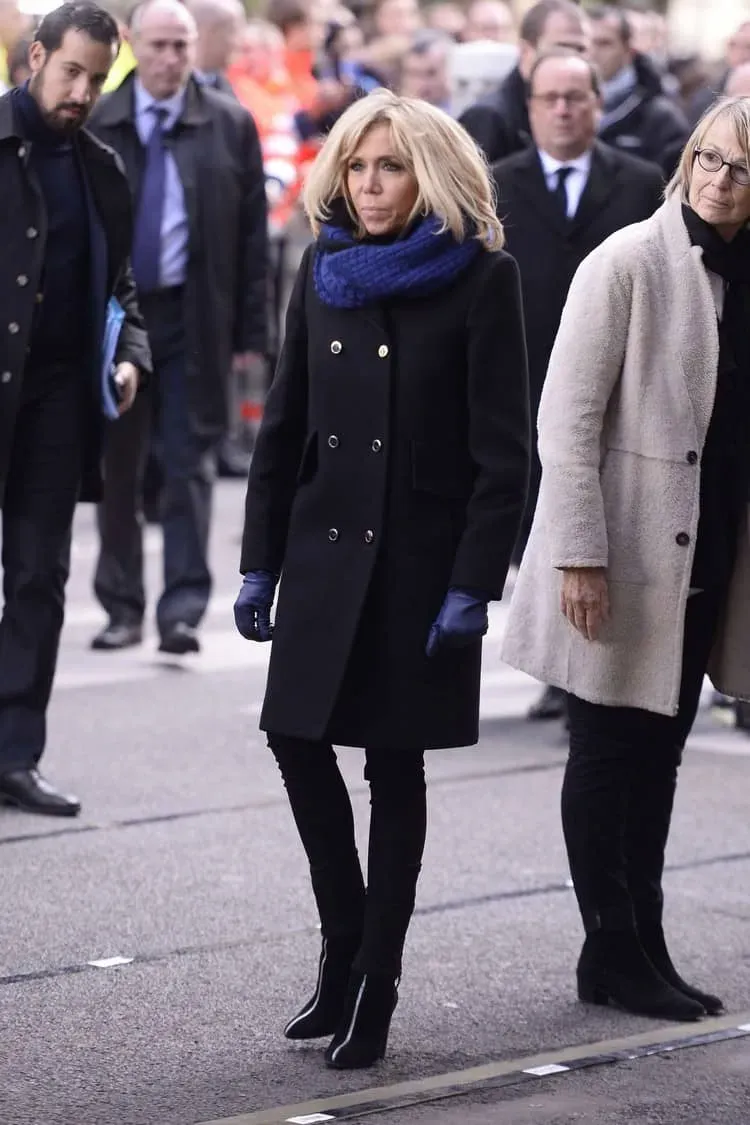 Brigitte Macron Outfits Bilder Mantel Trends Winter 2021