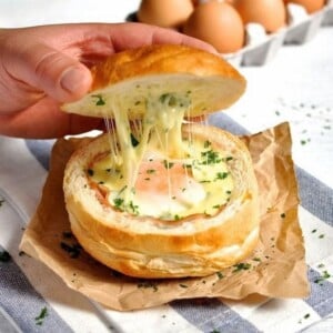 Burgerbrötchen anders verwenden gefüllt mit Ei Schinken und Käse