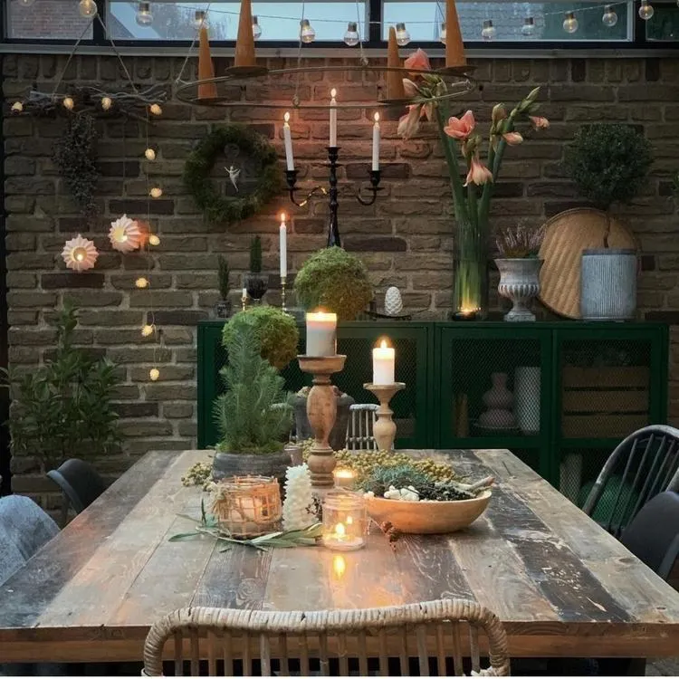 Gemütliche Atmosphäre im Wintergarten schaffen mit schöner Tischdeko