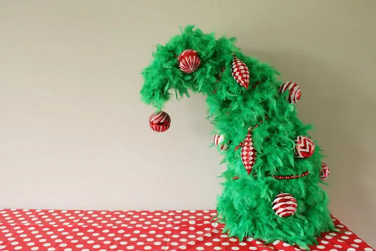 Grinch Weihnachtsbaum als Weihnachtsdeko für drinnen basteln