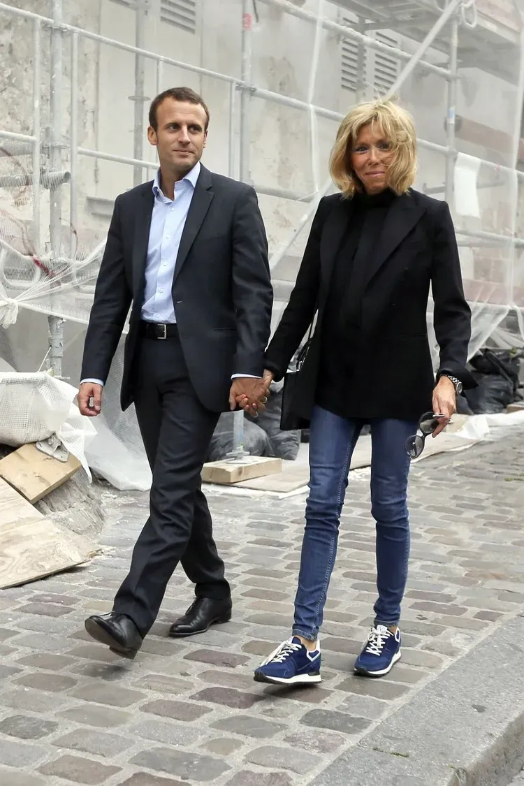 Jeans mit Sneaker kombinieren Brigitte Macron Outfits Bilder