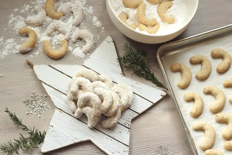 Kipferl backen mit Rezept für selbstgemachte Desserts zu Weihnachten