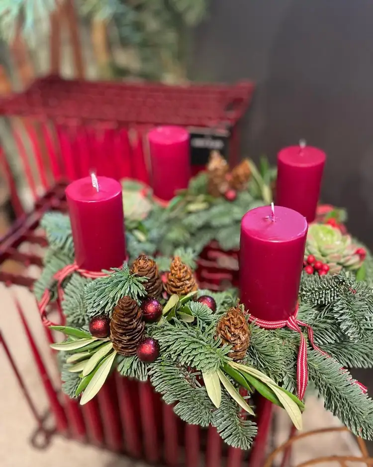 Kleine Weihnachtsgestecke zum Advent mit Steckschaum selber machen