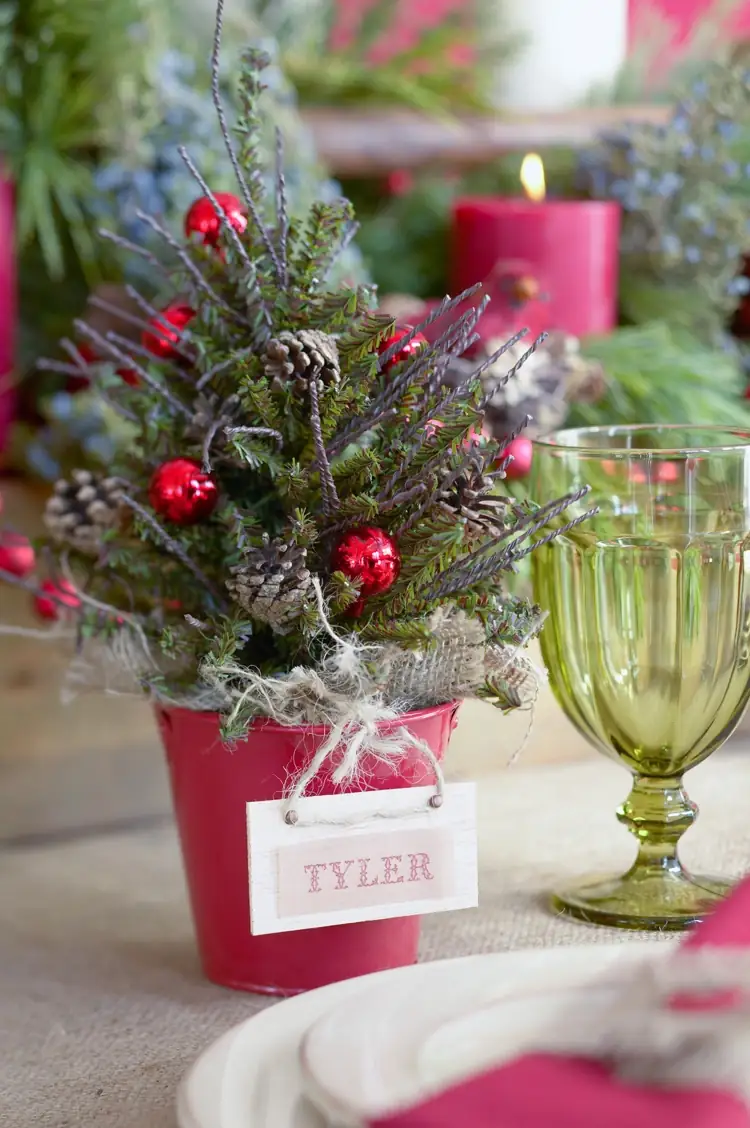 Mini Weihnachtsbaum für den Tisch basteln und dekorieren