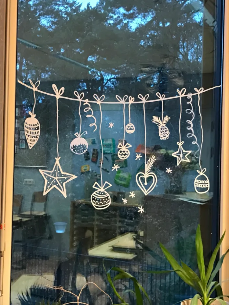 Mit Kreidetafel dekorieren Ideen Fensterdeko 2021 Weihnachten