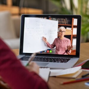 Online studieren neben dem Beruf Fernstudium Vorteile