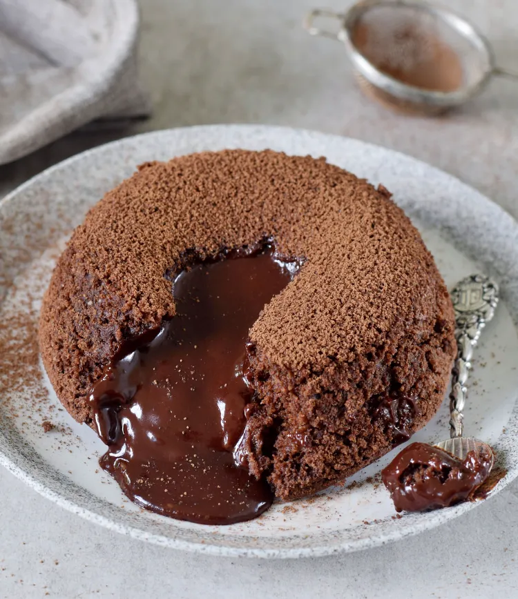 Schokoladensouflee Rezept vegan Lavakuchen mit flüssigem Kern in der Mikrowelle