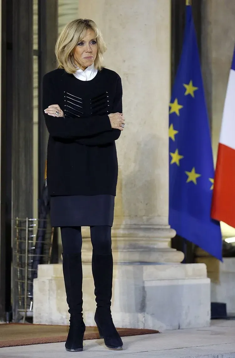 Strickkleider Winter 2021 Brigitte Macron Outfits