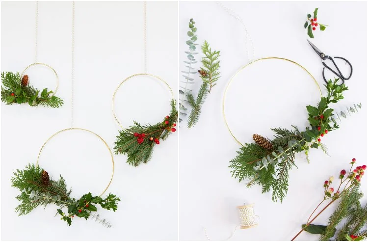 Weihnachtsdeko am Ring mit Naturmaterialien Zapfen und Hagebutte und Tannenzweigen