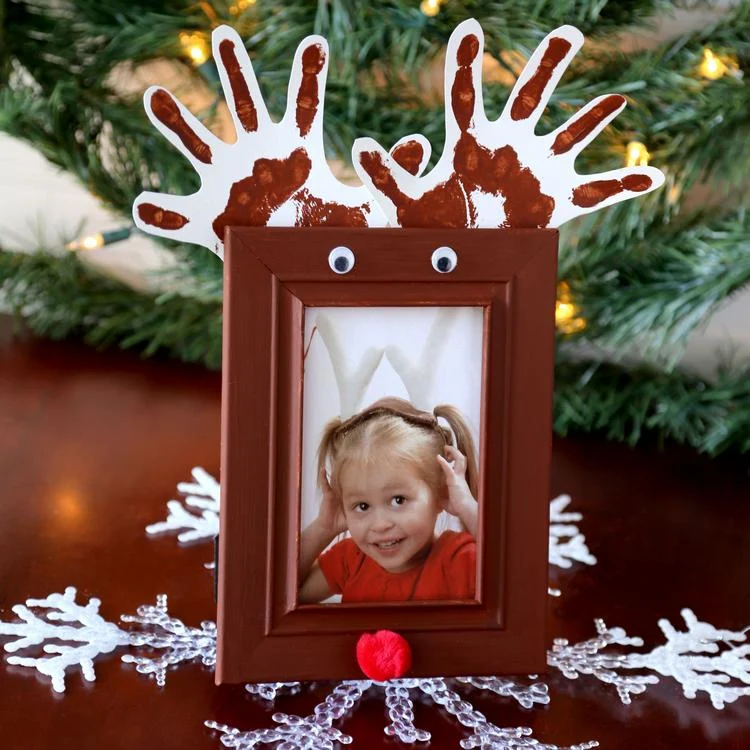 Weihnachtsgeschenk 2 Jähriges Bilderrahmen braun bemalen mit Handabdruck dekorieren