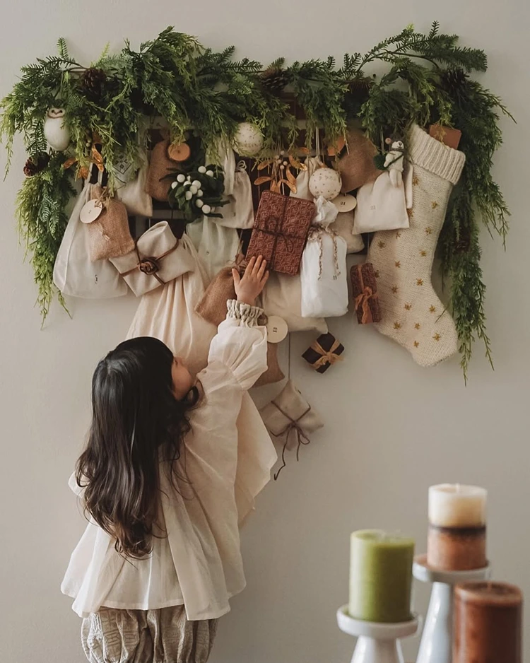 adventskalender mit stoffbeuteln und naturmaterialien für 3jährige
