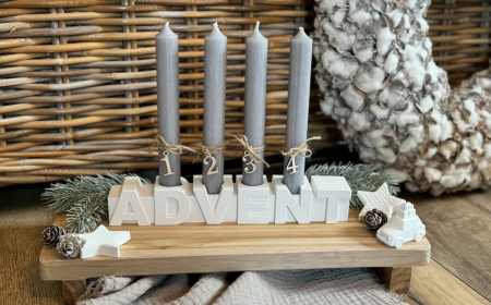 adventskranz auf holzsockel