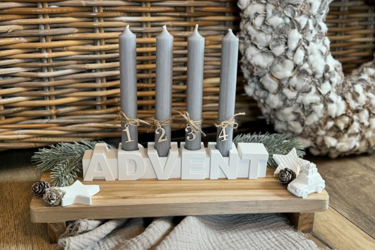adventskranz auf holzsockel