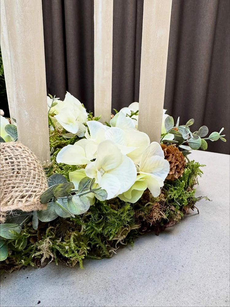 adventskranz aus eukalyptus in naturtönen