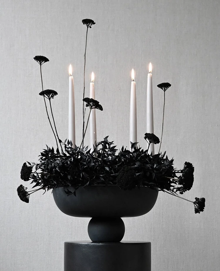 adventskranz in black & white