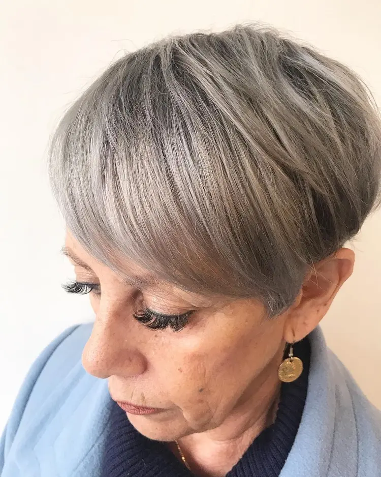 coole graue kurzhaarfrisur für glatte haare in stahlgrau