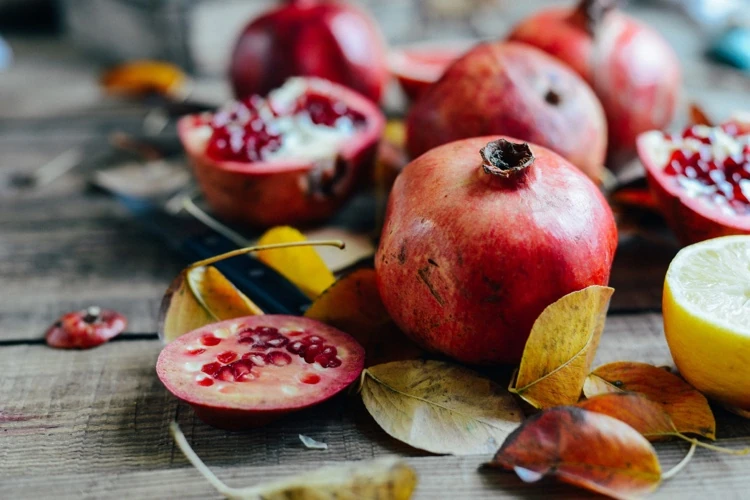 frisches Obst Granatapfel essen nützliche Tipps