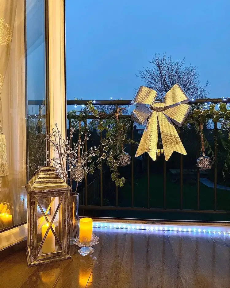 weihnachtsdeko ideen für balkon in silber und grün