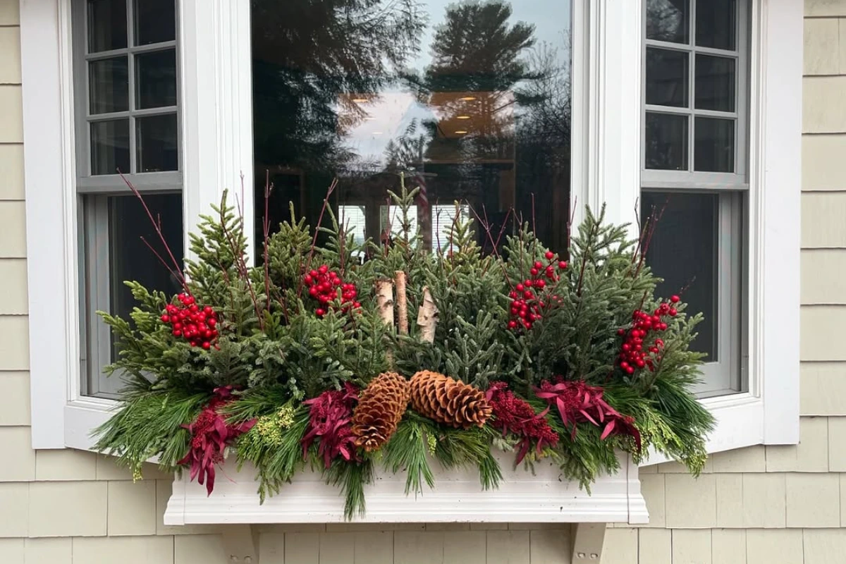 weihnachtsdeko im blumenkasten gestalten