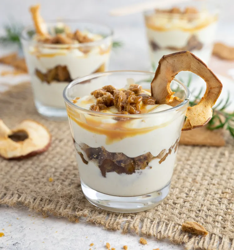 Apfel Dessert im Glas Weihnachts Tiramisu mit Spekulatius und Äpfeln