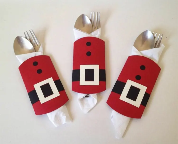 Coole Bestecktasche aus Papier selber machen mit Weihnachtsmann als Motiv