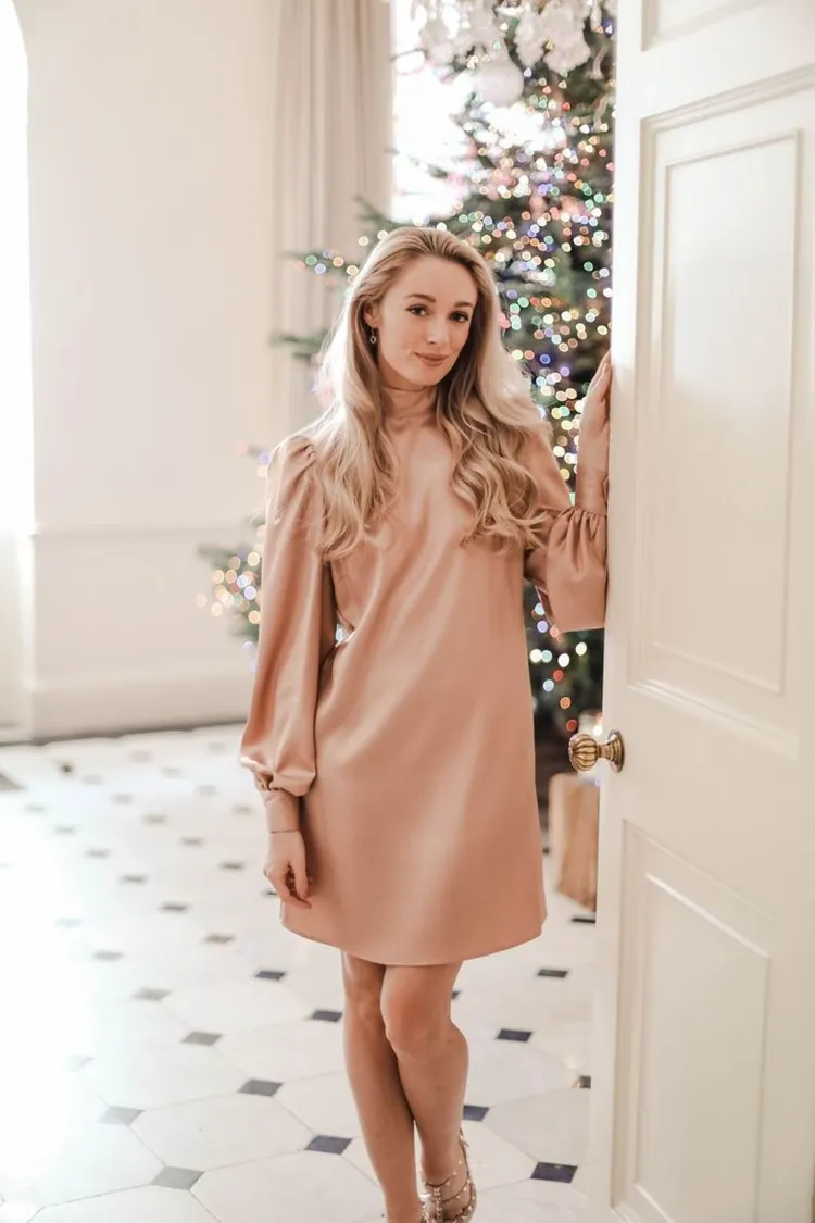 Dresscode Weihnachtsfeier Frauen Trendfarben Winter 2021 22