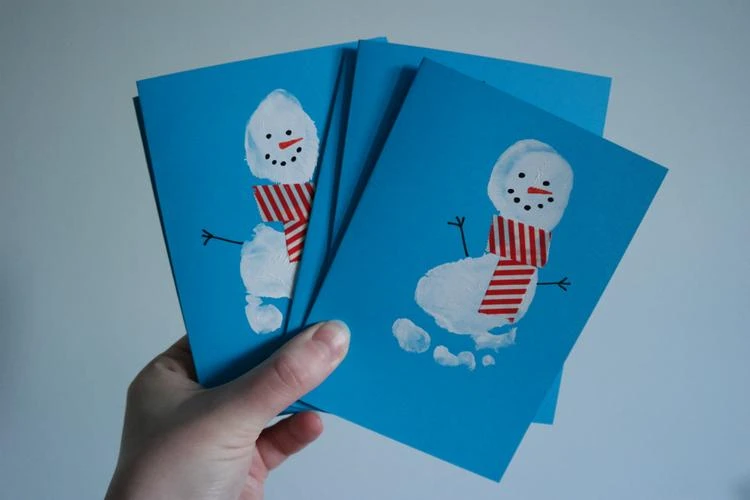 Fußabdruck Weihnachtskarte mit Schneemann Motiv für 2-Jährige