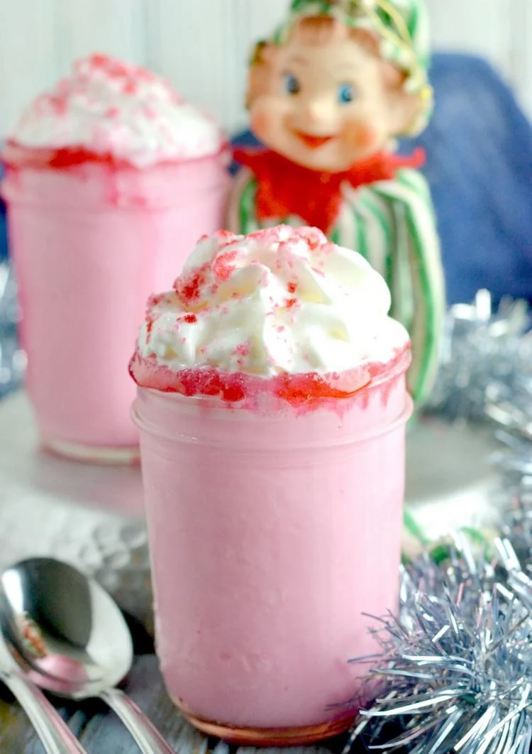 Kinder Drinks zu Weihnachten Pink Hot Chocolate heiße Erdbeerschokolade