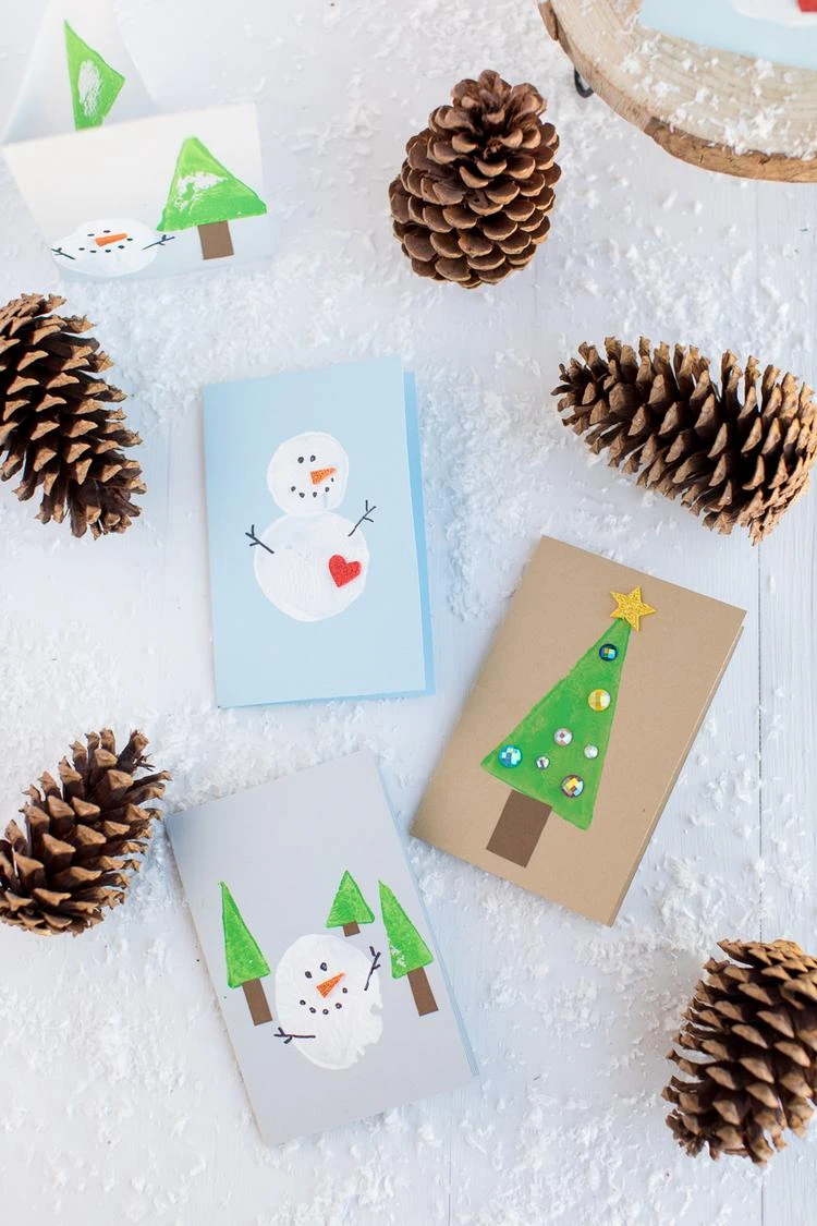 Niedliche Weihnachtskarten basteln mit Kindern 2 Jahre alt Schneemann Tannenbaum