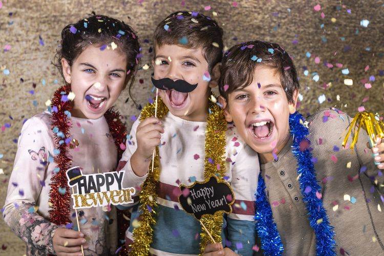 Photobooth mit Kindern zu Silvester Ideen lustig