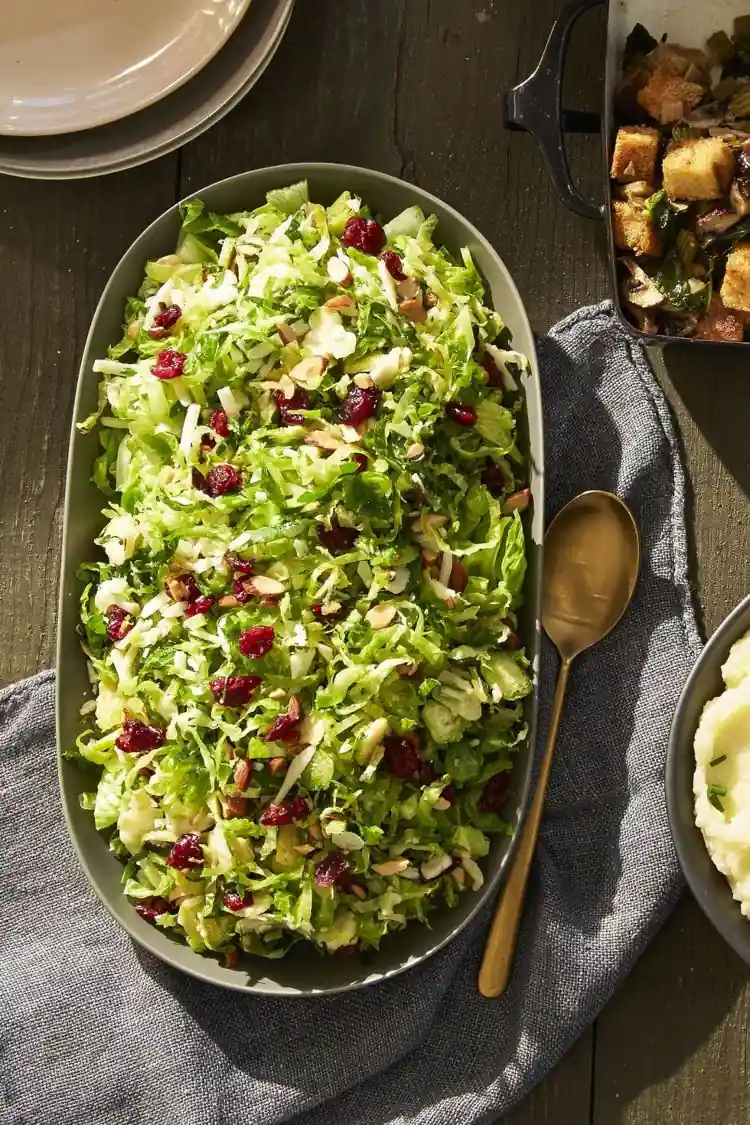 Salat mit Rosenkohl und Rosinen selber machen