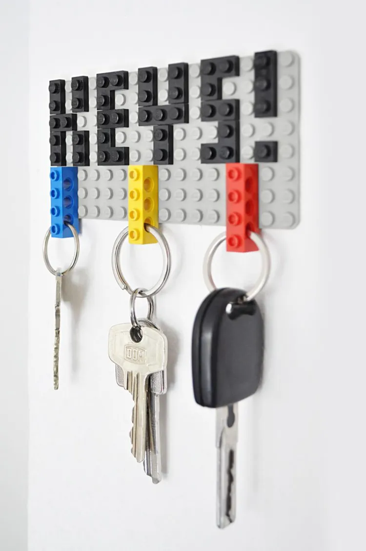 Schlüsselbrett aus Lego DIY kleine Geschenke für Männer selber machen