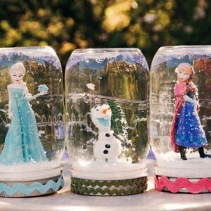 Schneekugel basteln im Einweckglas Eiskönigin Figuren
