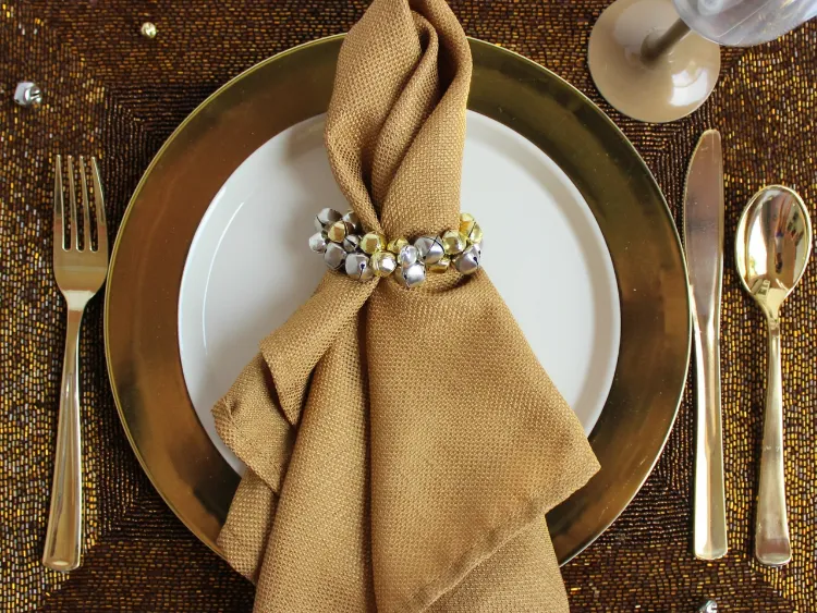 Serviettenringe aus Perlen selber machen weihnachtliche Tischdeko Bilder