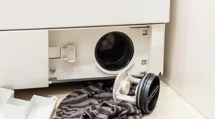 Waschmaschine Filter reinigen Gerüche entfernen Tipps