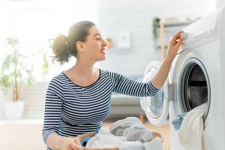 Waschmaschine reinigen Wäsche müffelt