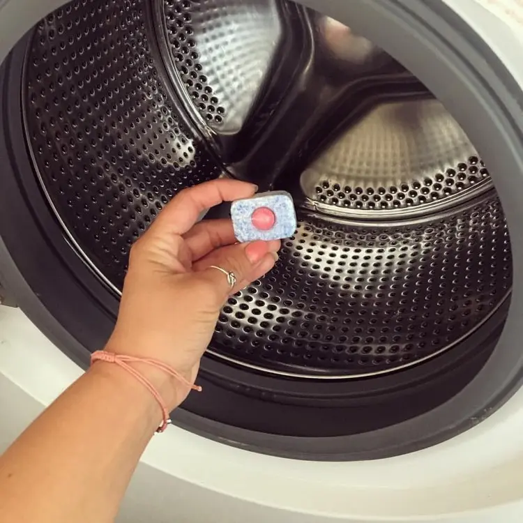Waschmaschine stinkt was tun Geschirrspültabs verwenden