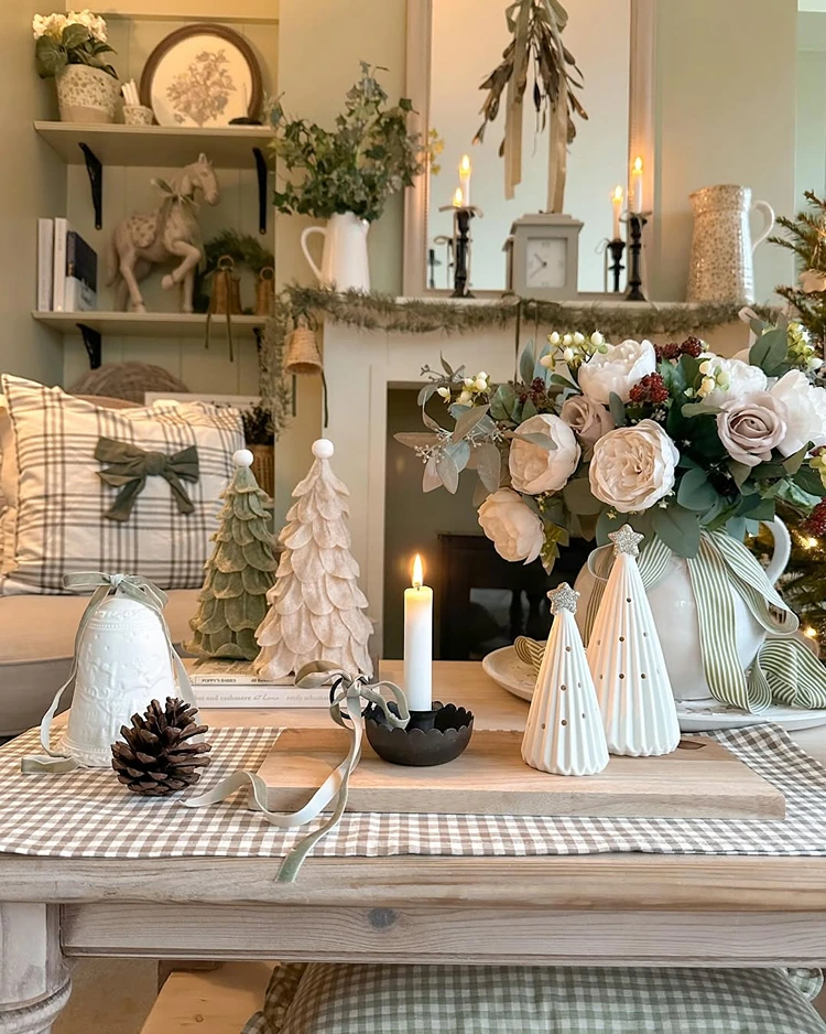 couchtisch weihnachtsdeko mit keramiktannen