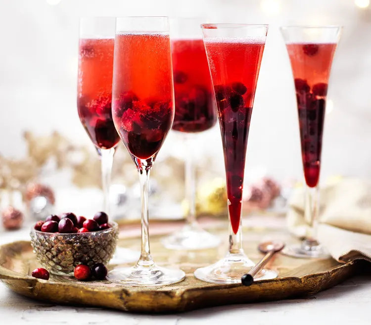 klassischer Kir Royale Rezept rote Cocktails Weihnachten