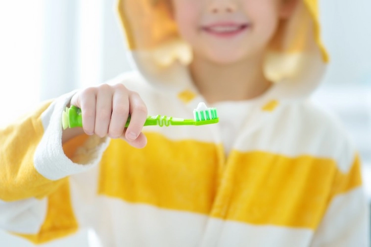 kleine kinder können zahnpasten ohne fluorid zur vorbeugung von karies verwenden