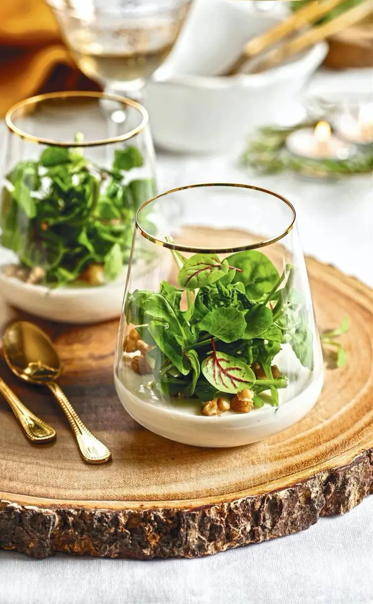 pfiffige vorspeise im glas - salat mit käsedressing