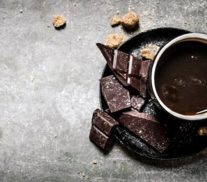 schwarzer kaffee in kombination mit bitterschokolade von manchen menschen genetisch bevorzugt