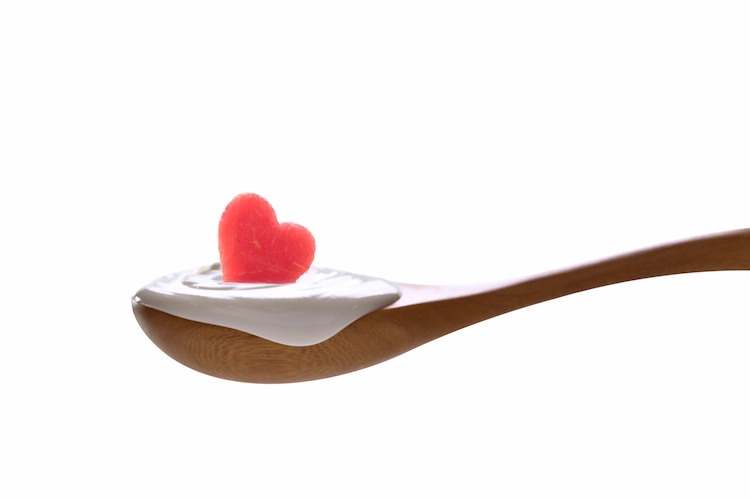 Lo yogurt quotidiano abbassa la pressione sanguigna in caso di ipertensione contro le malattie cardiache
