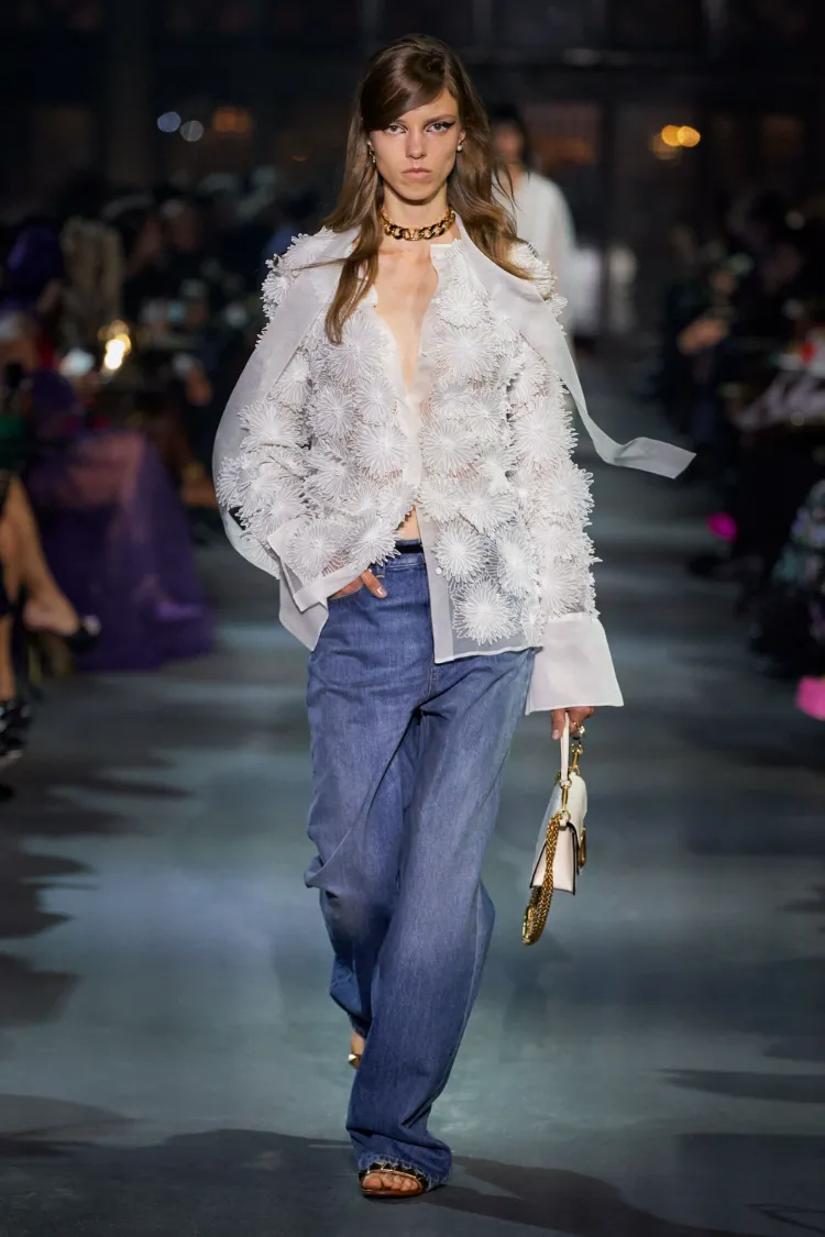 Baggy Jeans Modetrends Frühling 2022 lässige Outfits für Frauen